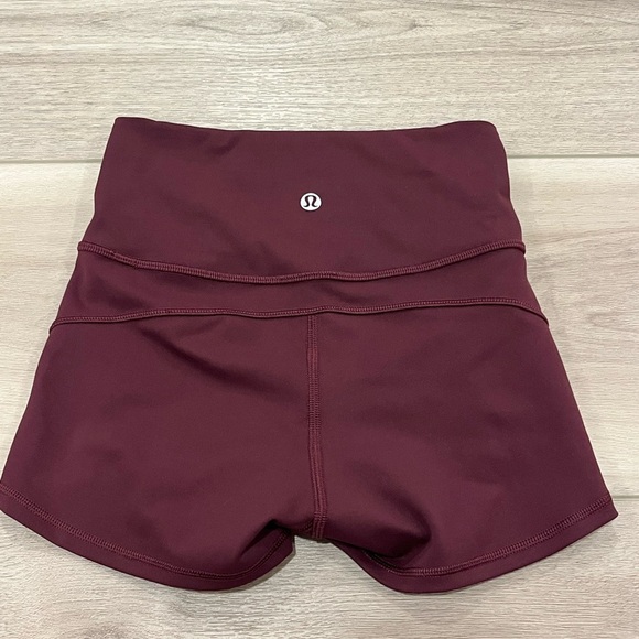 Lululemon In Movement Short *Everlux 2.5" Size 2 - Picture 2 of 6